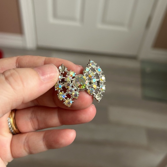 4/$50 Aurora Boralis Elegant Silver Crystal Brooch 🙋♀️ - Picture 7 of 8